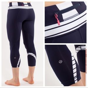 RARE Lululemon Quiet Stripe Inspire Crops Navy White Stripe Running Tight Size 6